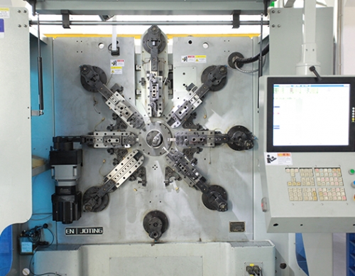 台 灣（wān） 電 腦 成 型 機